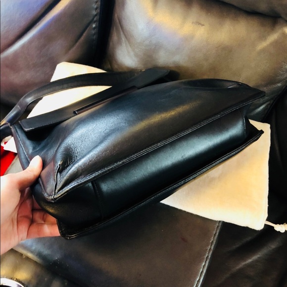 Authentic Givenchy Black Leather Shoulder bag - Picture 5 of 8